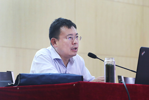 省纪委法规室主任王明星为我校党委中心组(扩大)作辅导报告