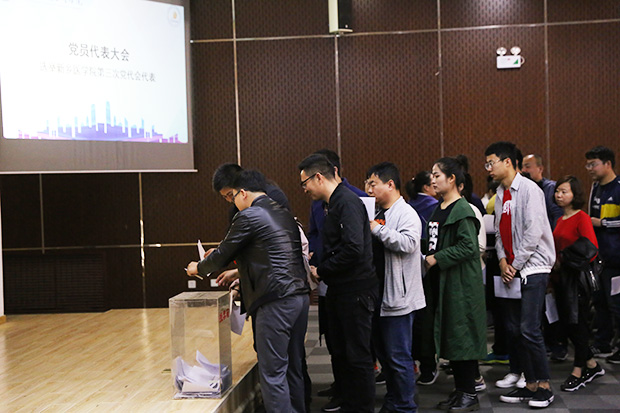 说明:http://info.xxmu.edu.cn/picture/article/185/22/dc/404f95654449b19e07f6f7275022/609e98a1-1e9b-49b1-a239-f4aa31584072.jpg