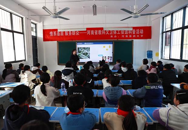 https://www.xxmu.edu.cn/__local/7/11/B4/7D29A3AE5C2E2A324AFB6AA2A0B_E04C0764_365A2.jpg