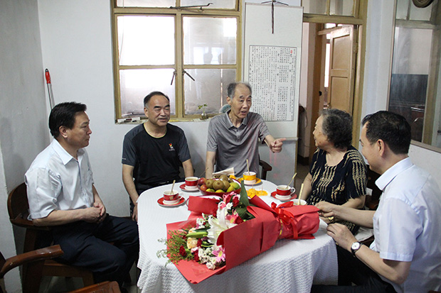 说明:http://info.xxmu.edu.cn/picture/article/185/08/b9/0c1eb03d4387bdeb4b0d53f5db30/8fa43536-2a8d-484a-902d-8609d1a299bb.jpg